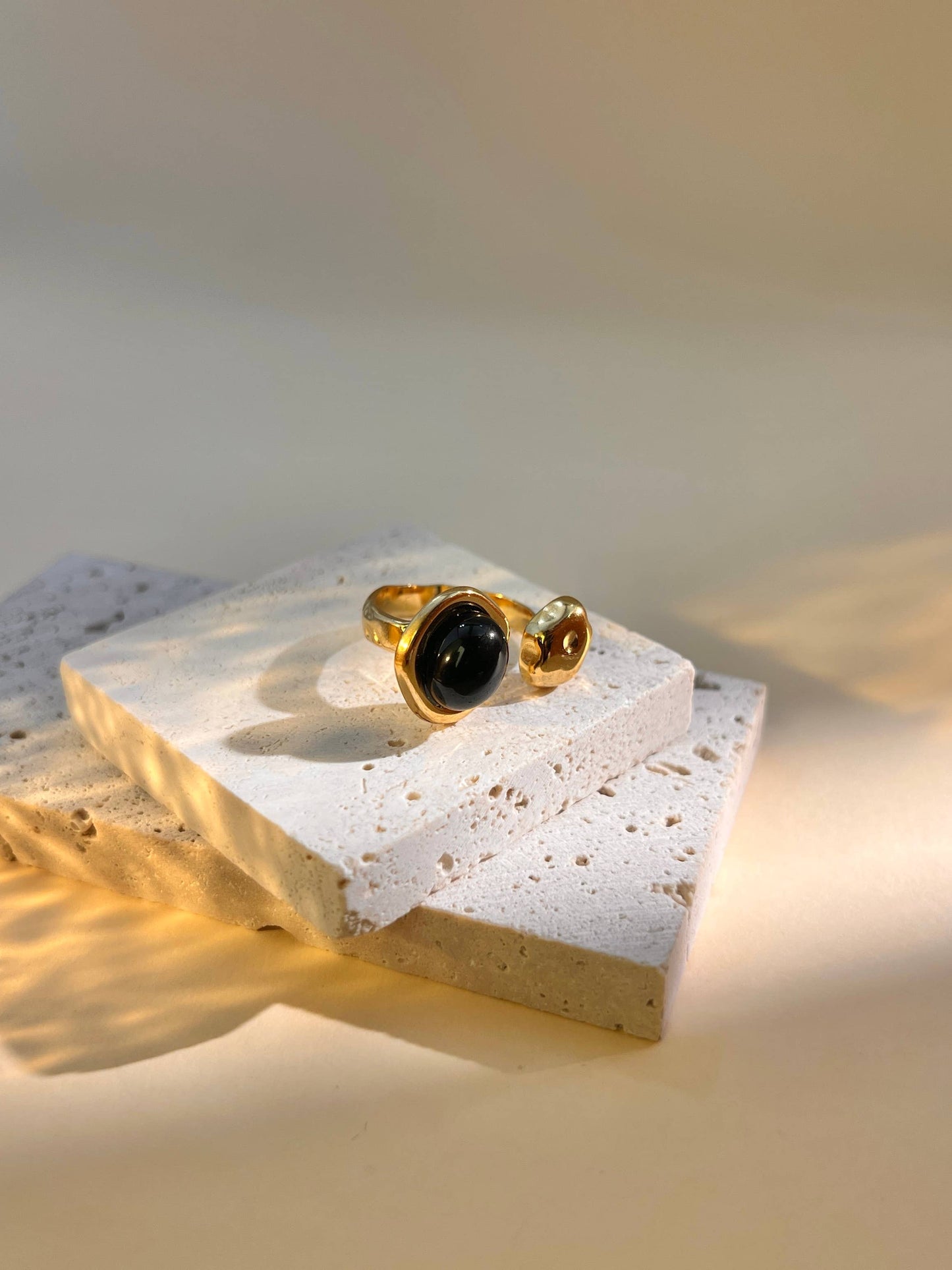 Anillo con piedra natural